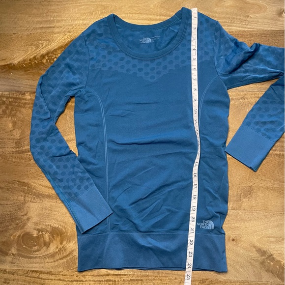 The North Face Layer Top - Picture 4 of 8